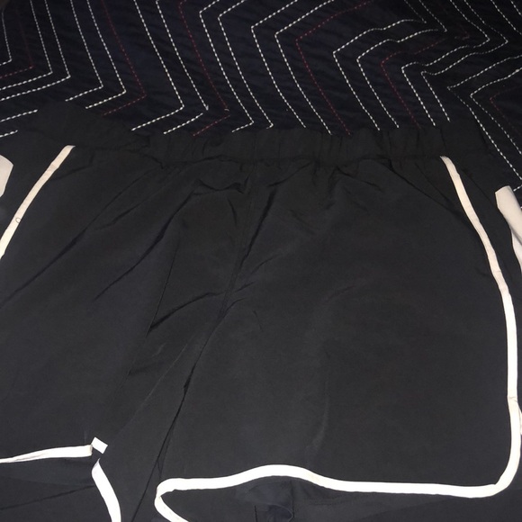 Livi active workout shorts 2 pair - Picture 3 of 5